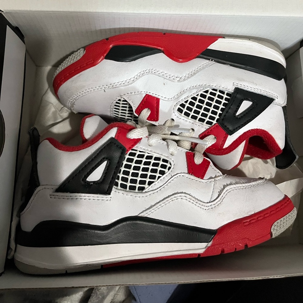 Red retro 4s jordan little kid